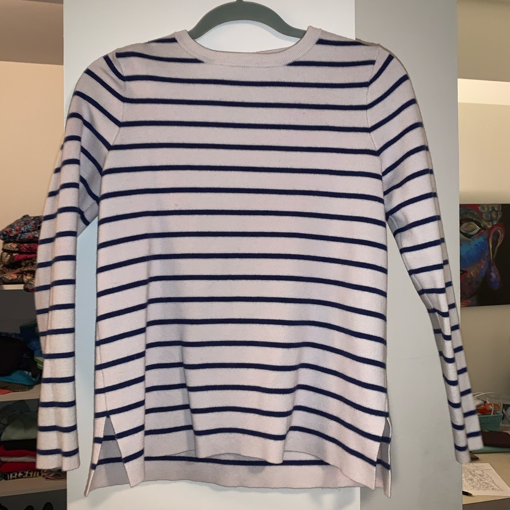 Vineyard vine striped sweater